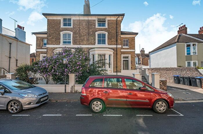 1 Bedroom Flat For Sale In Grafton Road, Worthing, West Sussex, BN11