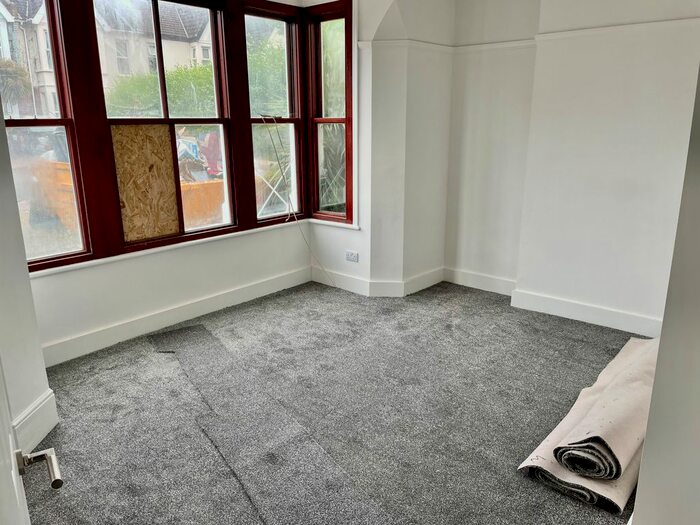 2 Bedroom Flat To Rent In Finchley Road, Westcliff-On-Sea, SS0