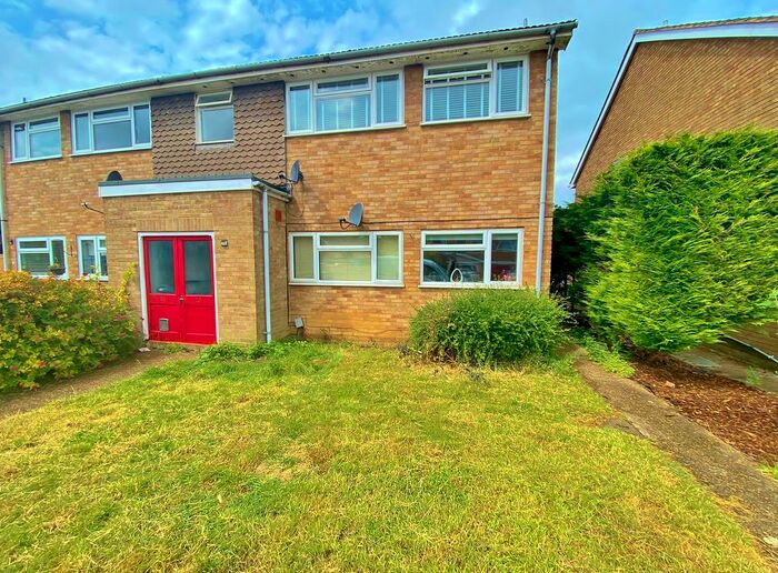 2 Bedroom Flat To Rent In Badger Close, Guildford, Surrey, GU2