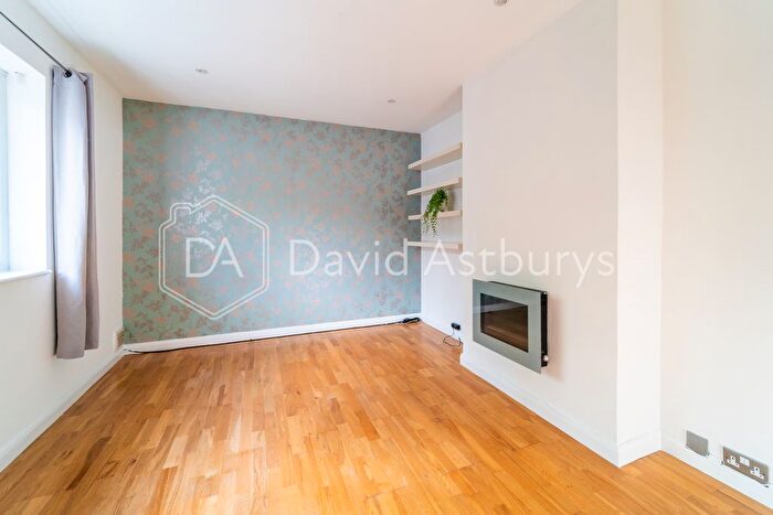 2 Bedroom Maisonette To Rent In The Highlands, Potters Bar, EN6