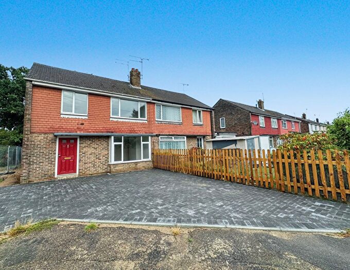 3 Bedroom Semi-detached House For Sale In Tennyson Crescent, Waterlooville, PO7