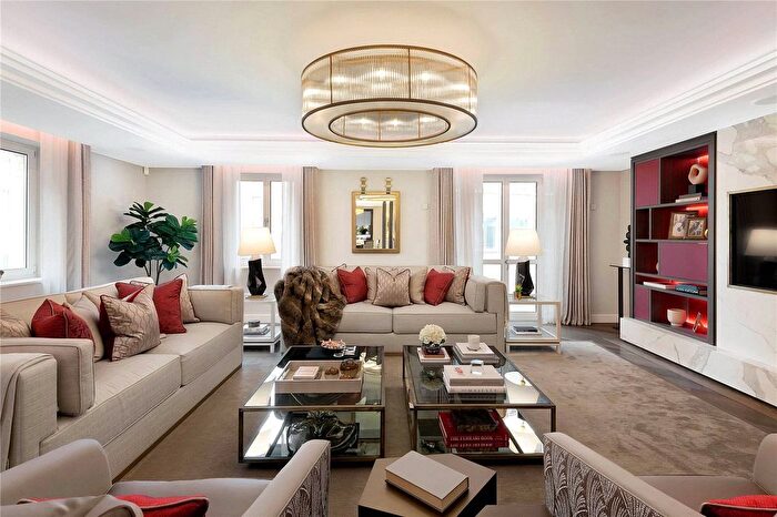 2 Bedroom Flat To Rent In Lancelot Place, Knightsbridge, London, SW7