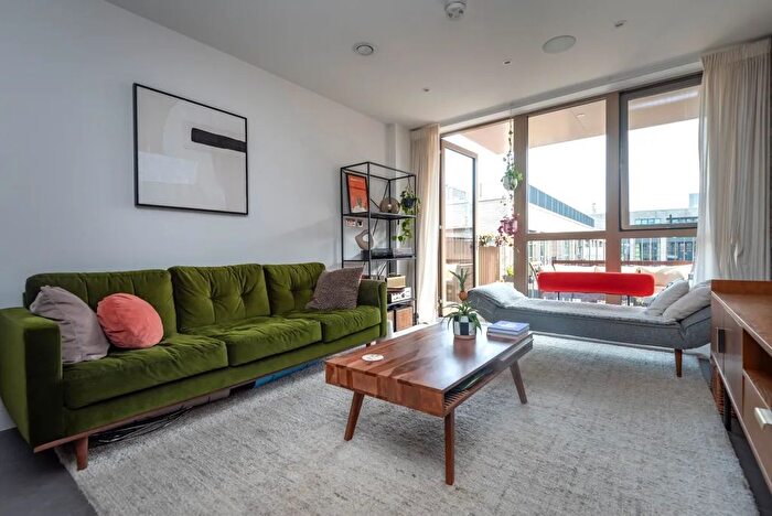 2 Bedroom Flat To Rent In Meldola Yard, London, E9