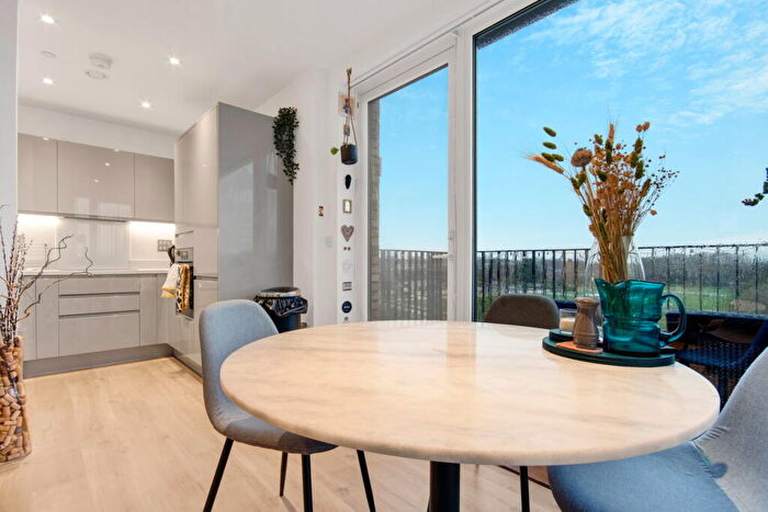 1 Bedroom Penthouse For Sale In Warmsley Apartments, Lower Sydenham, SE26