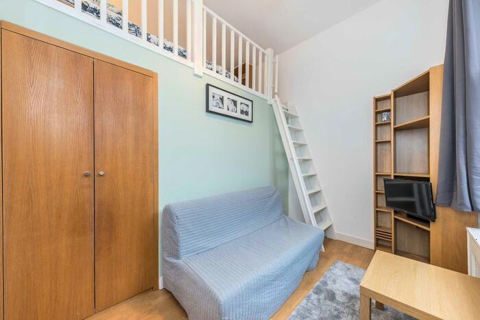 Studio To Rent In Fairholme Road, London, W14