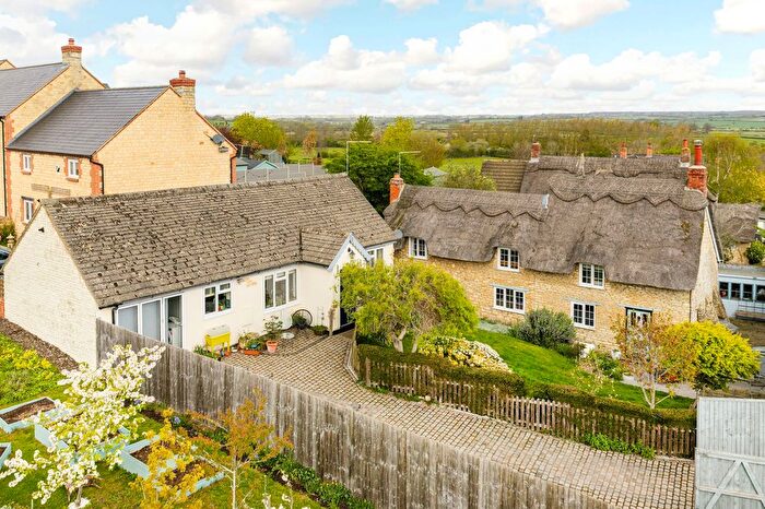 3 Bedroom Detached House For Sale In Grafton Road, Yardley Gobion, NN12