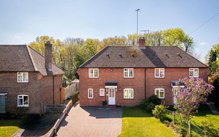 3 Bedroom Flat For Sale In Pollards Oak Road, Oxted, RH8