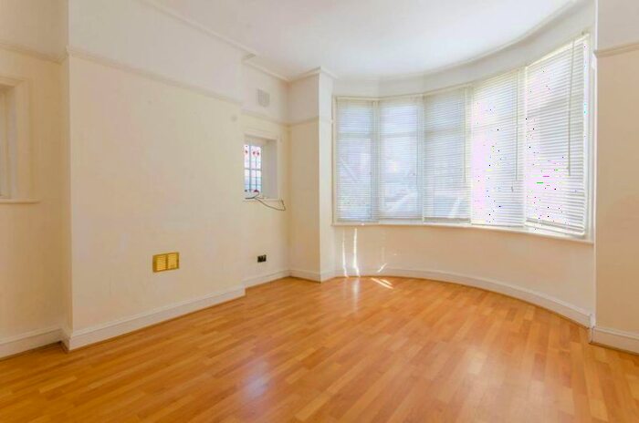 2 Bedroom Property To Rent In Millway, London, NW7