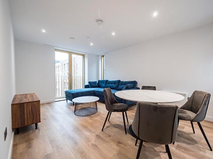 2 Bedroom Apartment To Rent In Apt :: The Quarters, M1