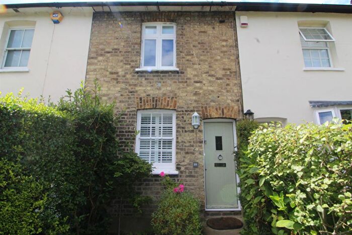 2 Bedroom Cottage For Sale In Hadley Highstone, Barnet, EN5