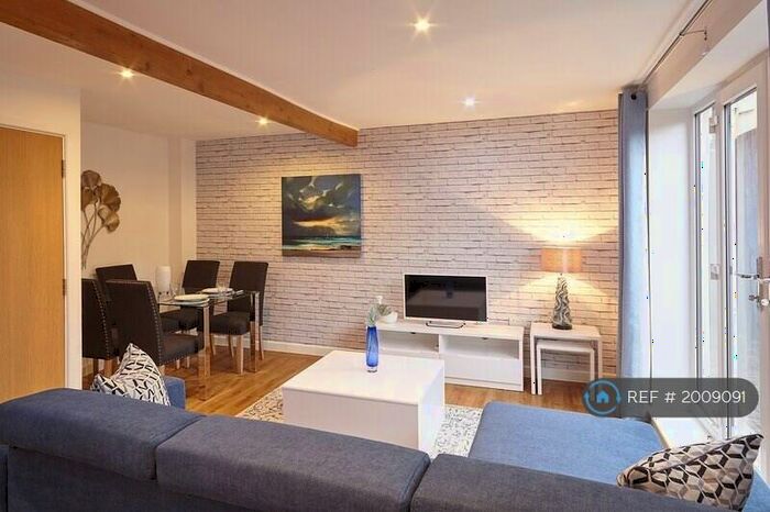 3 Bedroom Semi-Detached House To Rent In Savoy Place, Bristol, BS4