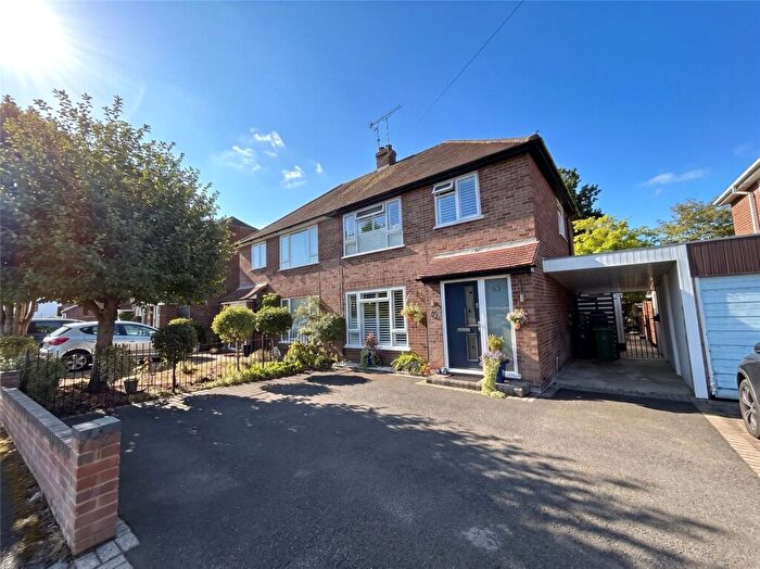 3 Bedroom Semi-Detached House For Sale In Farm Road, Frimley, Camberley, GU16