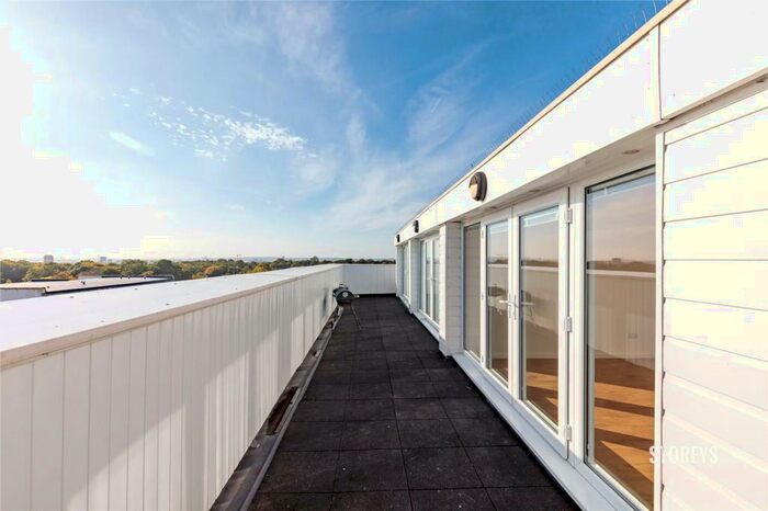 3 Bedroom Penthouse To Rent In Carnarvan Road, South Woodford, London, E18