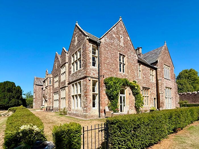 3 Bedroom Flat For Sale In Stowey, Bristol, BS39