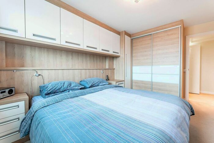3 Bedroom Flat To Rent In Westminster Bridge Road, Waterloo, London, SE1