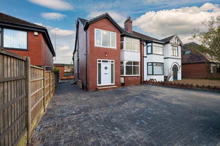 5 Bedroom Semi-Detached House To Rent In Whitefield, M45