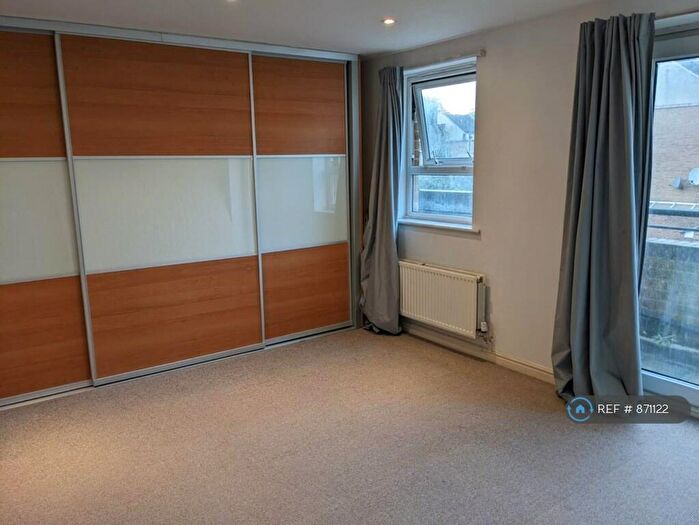2 Bedroom Maisonette To Rent In Schooner Close, London, E14