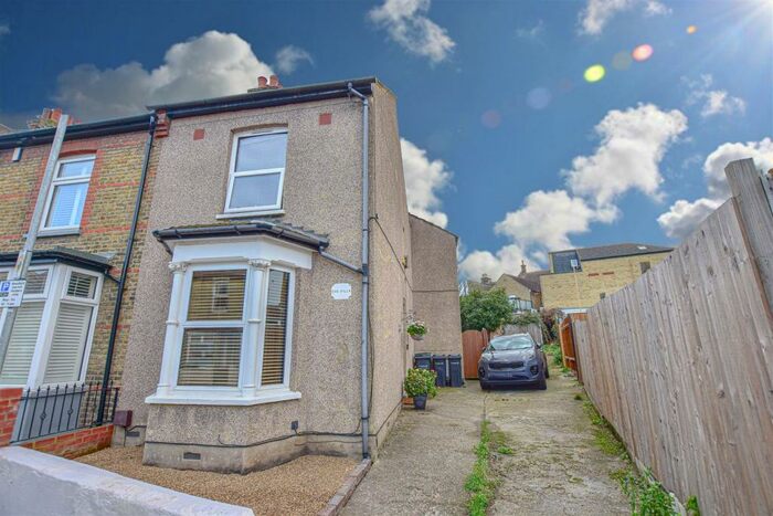 3 Bedroom End Of Terrace House To Rent In Suffolk Road, Gravesend, DA12