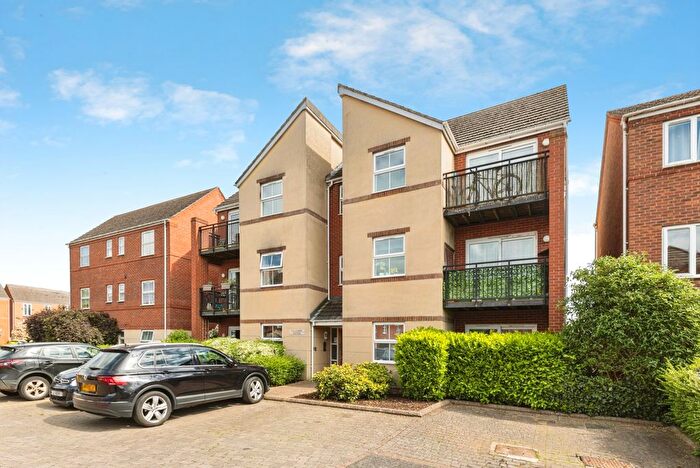 1 Bedroom Flat For Sale In Verney Road, Banbury, Oxfordshire, OX16