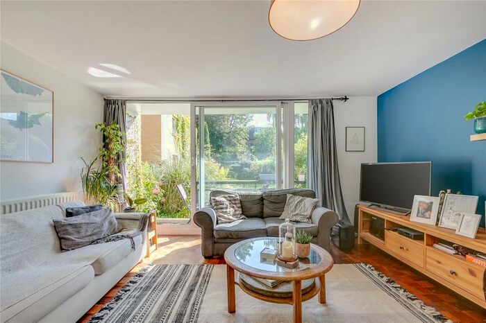 2 Bedroom Apartment To Rent In Queens Court, Queens Ride, London, SW13