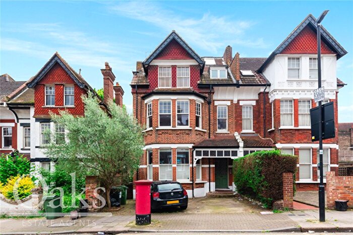 3 Bedroom Flat For Sale In Gleneldon Road, Streatham, SW16