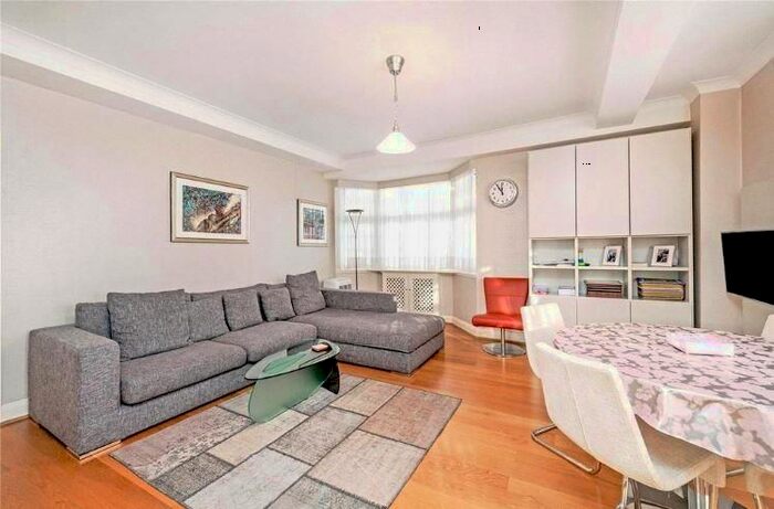 2 Bedroom Flat To Rent In Kendal Street, Hyde Park, London, W2