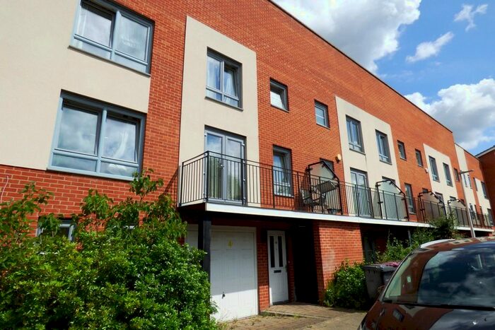 3 Bedroom Town House To Rent In Battle Square, Reading RG30