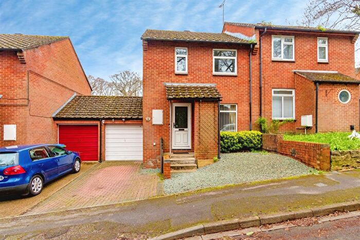 3 Bedroom Semi Detached House For Sale In Mountain Ash Close, Southampton, SO18