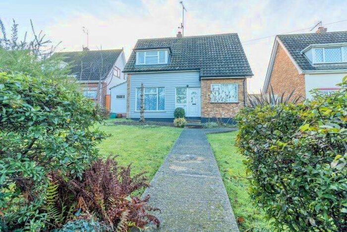 2 Bedroom Chalet To Rent In Crown Hill, Rayleigh, SS6