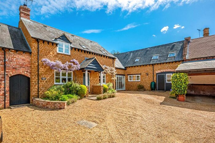 4 Bedroom Link Detached House For Sale In Langdon Lane, Radway, CV35