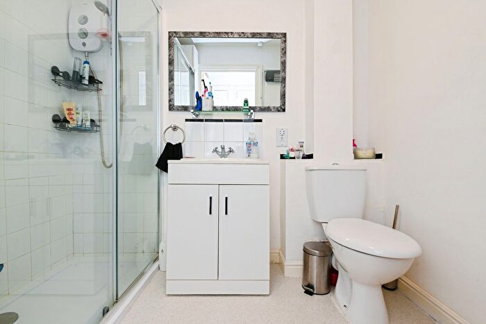 1 Bedroom Flat For Sale In Louise Close, Walton On The Naze, Essex, CO14