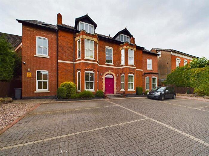 2 Bedroom Flat To Rent In Apartment Pembroke Cou Old Warwick RoadSolihull, RT19