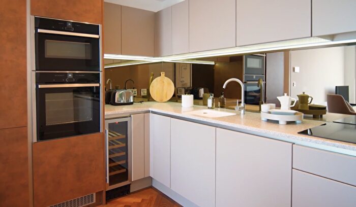 2 Bedroom Apartment To Rent In The Residences Manchester, Deansgate Square, Greater Manchester, M15