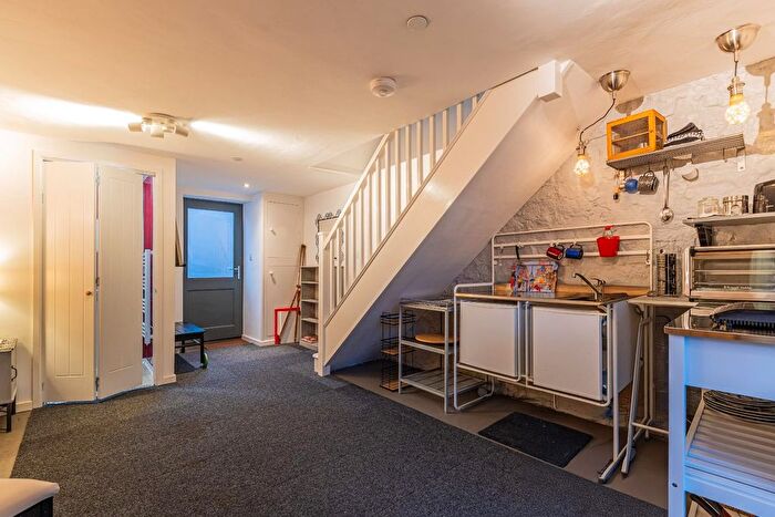 1 Bedroom Flat For Sale In Salop Place, Penarth, CF64