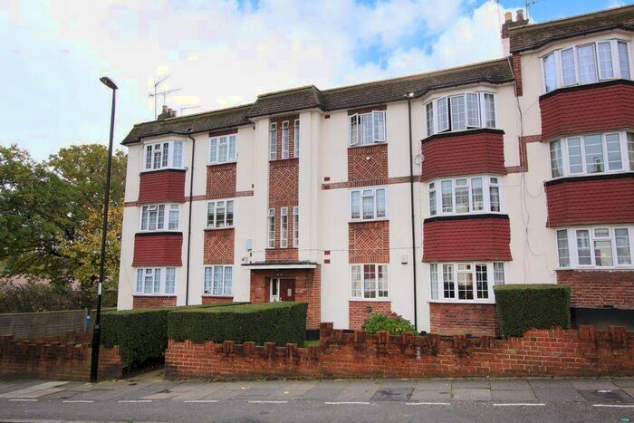 2 Bedroom Flat To Rent In Amblecote Road London, SE12