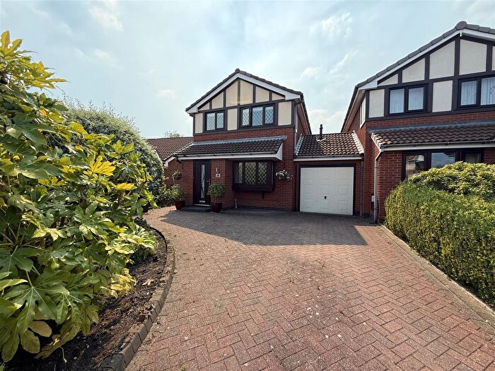 3 Bedroom Link Detached House For Sale In The Heath, Ashton-Under-Lyne, OL7