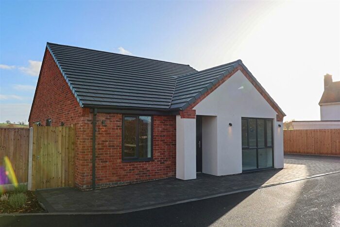 3 Bedroom Detached Bungalow For Sale In Wellow Road, Ollerton, Newark, NG22