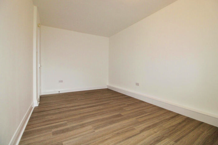 3 Bedroom Flat To Rent In Peters Lodge, Stonegrove, Edgware, HA8