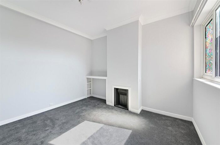 3 Bedroom Flat To Rent In London Road, Cheam, SM3