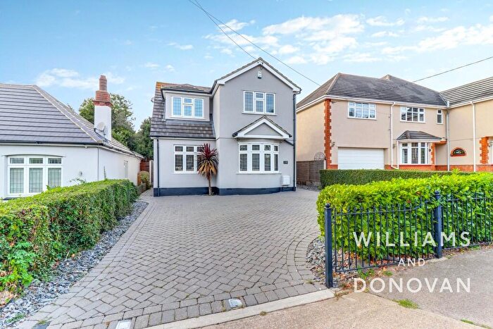 3 Bedroom Detached House For Sale In Thundersley Park Road, South Benfleet, SS7