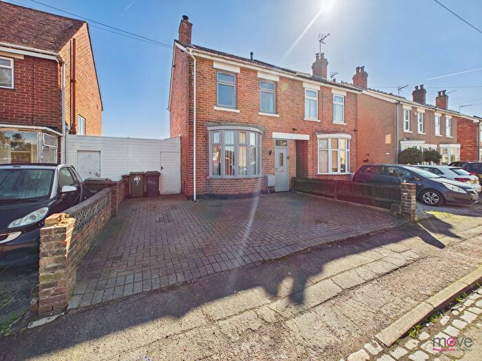 3 Bedroom Semi Detached House For Sale In Gladstone Road, Gloucester, GL1