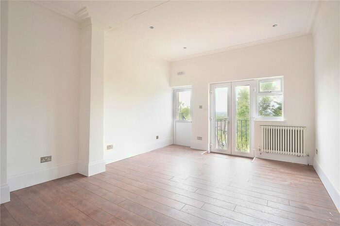 2 Bedroom Flat To Rent In Overhill Road, East Dulwich, London, SE22