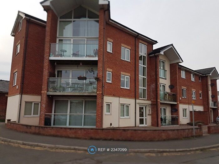 2 Bedroom Flat To Rent In Sandford Street, Radcliffe, Manchester, M26