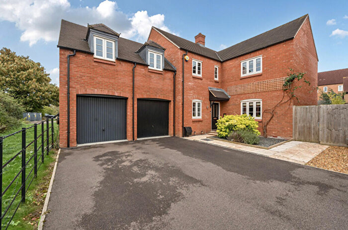 5 Bedroom Detached House For Sale In Cartmel Close, Towcester, Northamptonshire, NN12