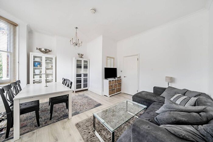 1 Bedroom Flat For Sale In Fermoy Road, Westbourne Park, London, W9