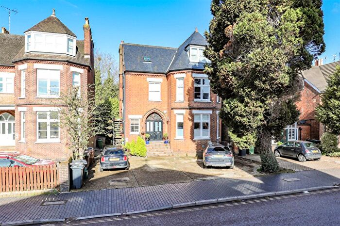 1 Bedroom Apartment To Rent In Beaconsfield Road, St Albans, Hertfordshire, AL1