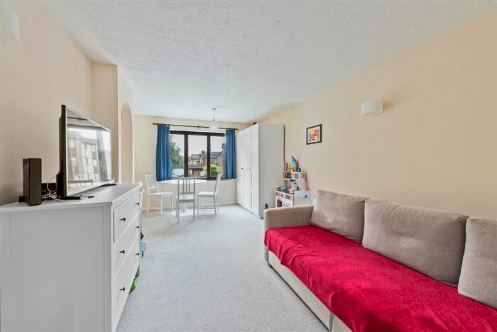 2 Bedroom Flat To Rent In Pelham Road, London, SW19