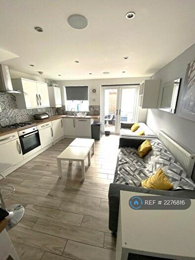 6 Bedroom Terraced House To Rent In Parkfield Place, Cardiff, CF14