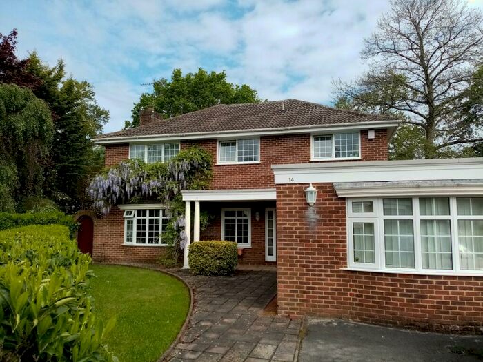5 Bedroom House To Rent In Camberley, GU15