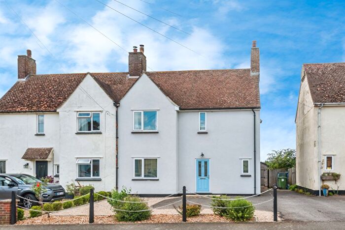 3 Bedroom Semi-Detached House For Sale In Brae Hill, Brill, Aylesbury, HP18